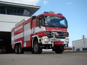 Airport fire fighting truck and water tank pump