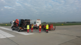 Opravy ranveje brněnského letiště po mrazivé zimě